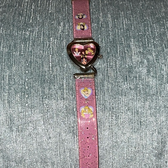 Little girls Disney Princess watch in perfect working condition - Picture 5 of 13